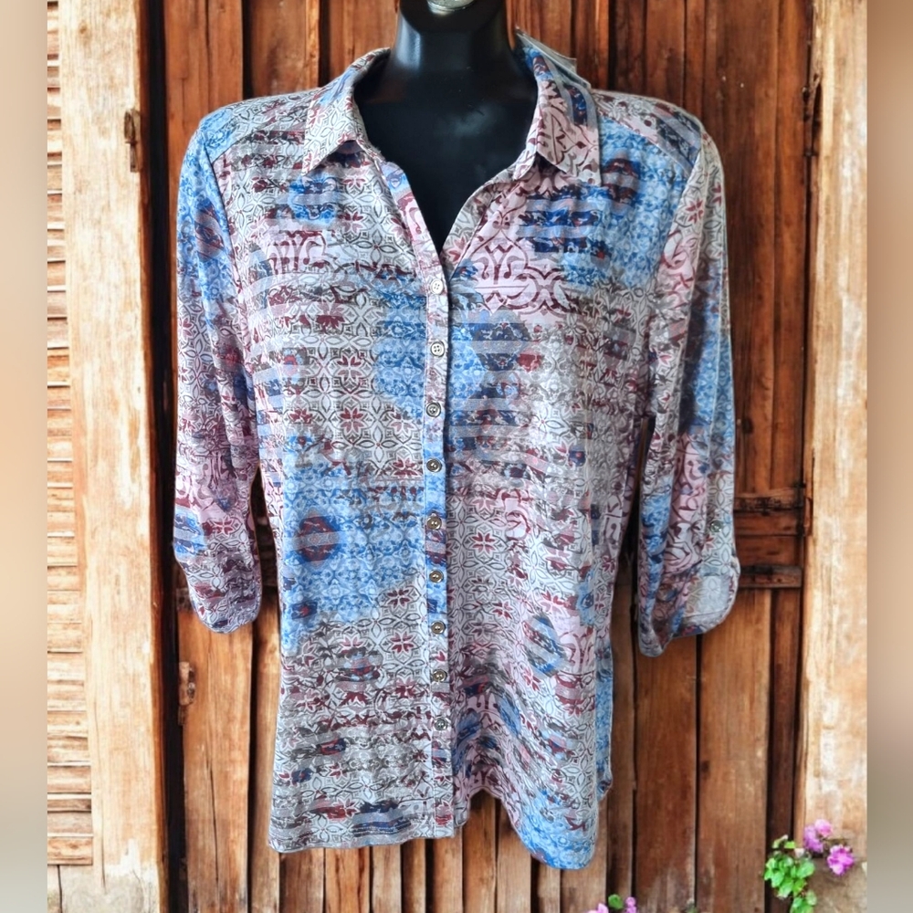 🆕️ Mat Floral Rhinestone Collar Super Comfy Ladies Button Down Top